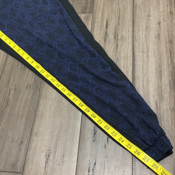 Athleta Brooklyn jogger snakeskin print blue black - Picture 9 of 9